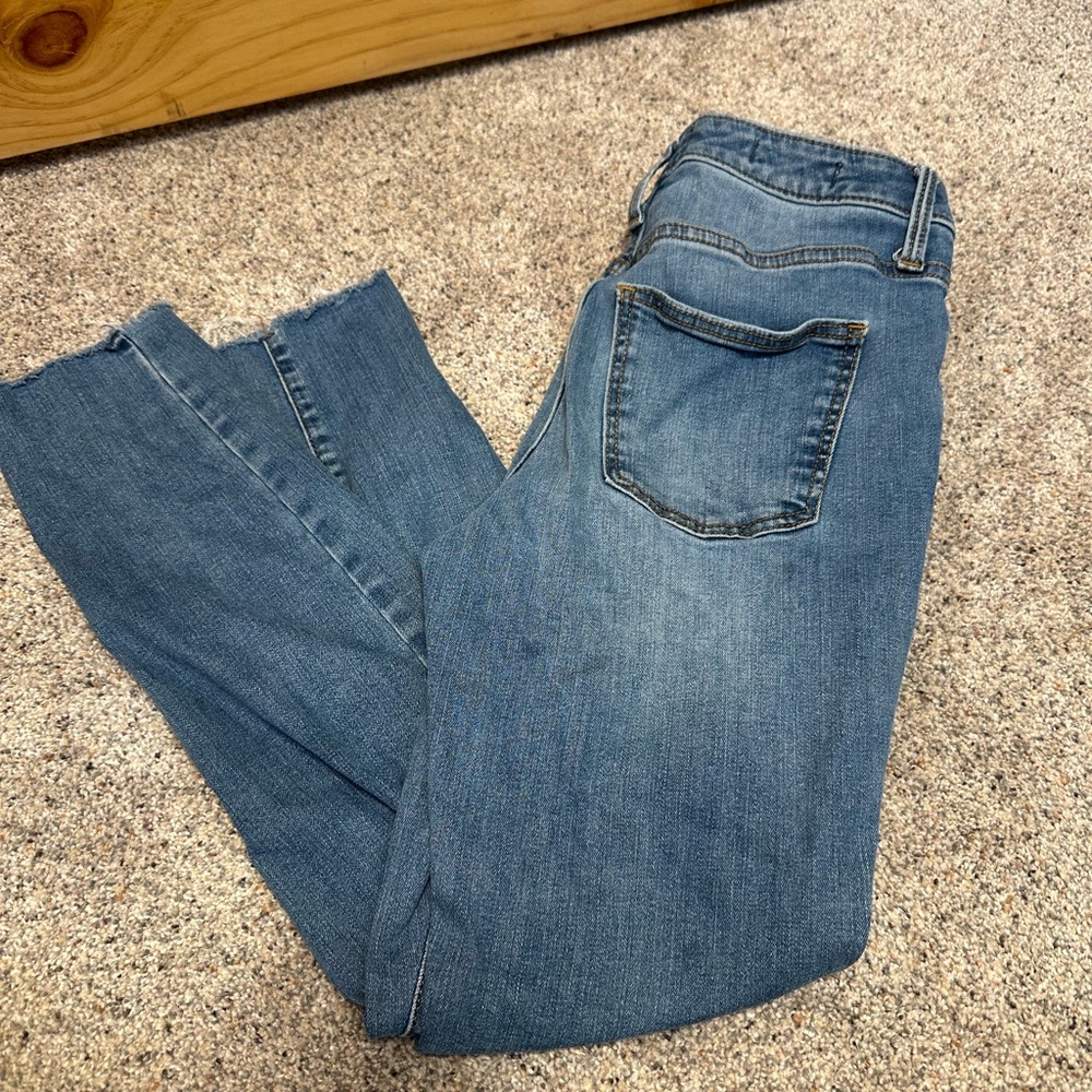 Universal Thread Women's Straight Leg Jeans in Denim Blue